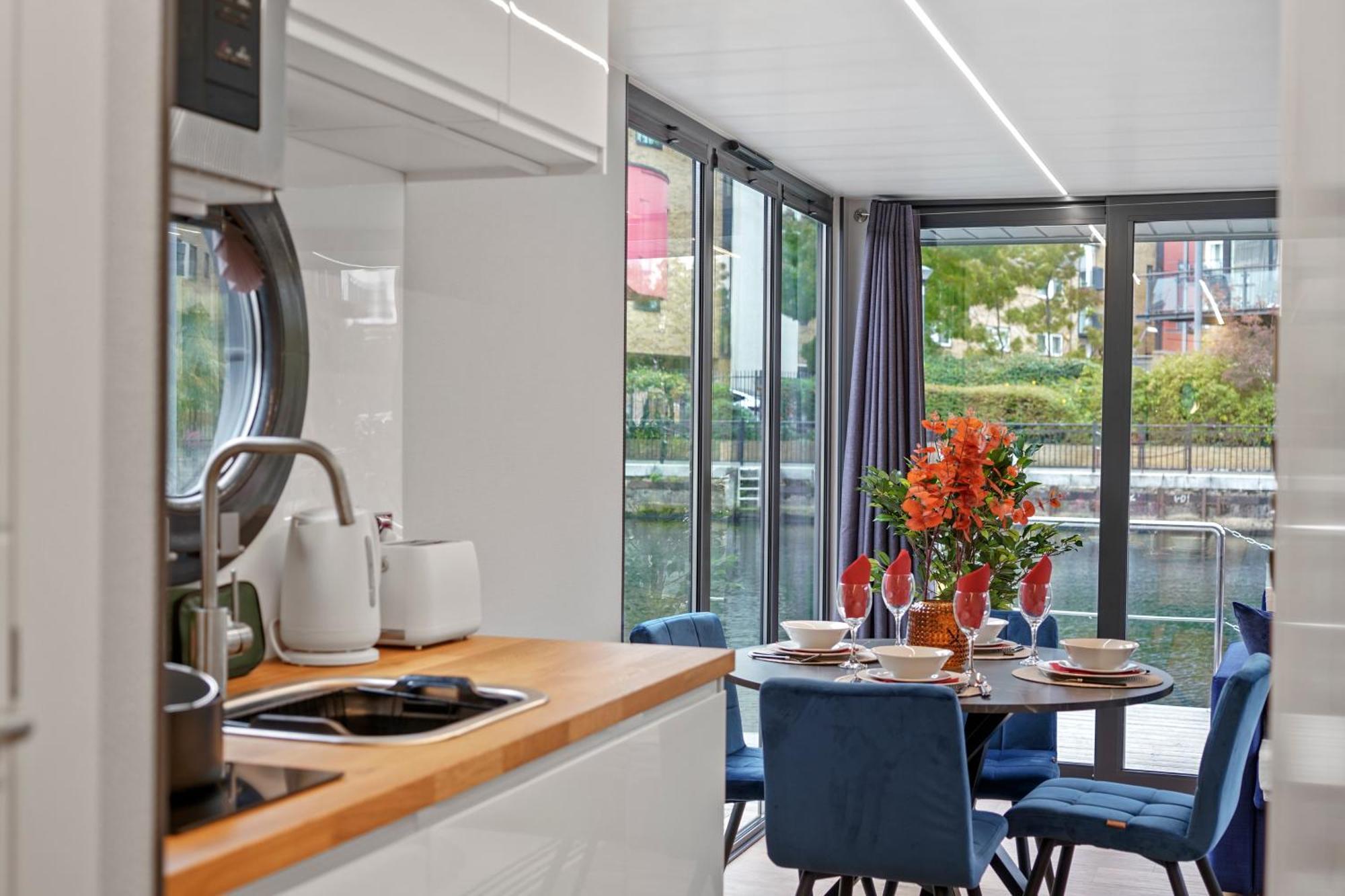 Unique Water Lodge In London - Sleeps 6 Екстер'єр фото